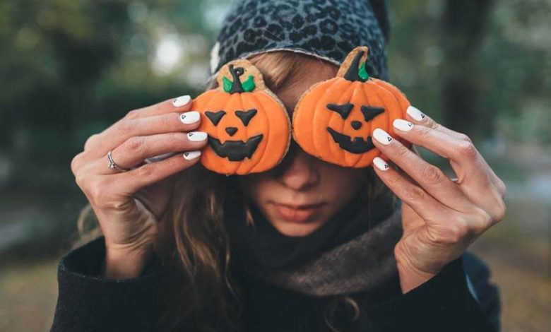 Classy Halloween manicure ideas